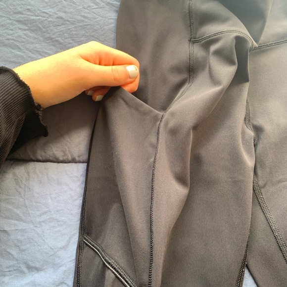 black lululemon leggings size 4 - Picture 4 of 6